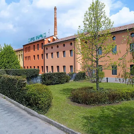 费兰达酒店 酒店 4*